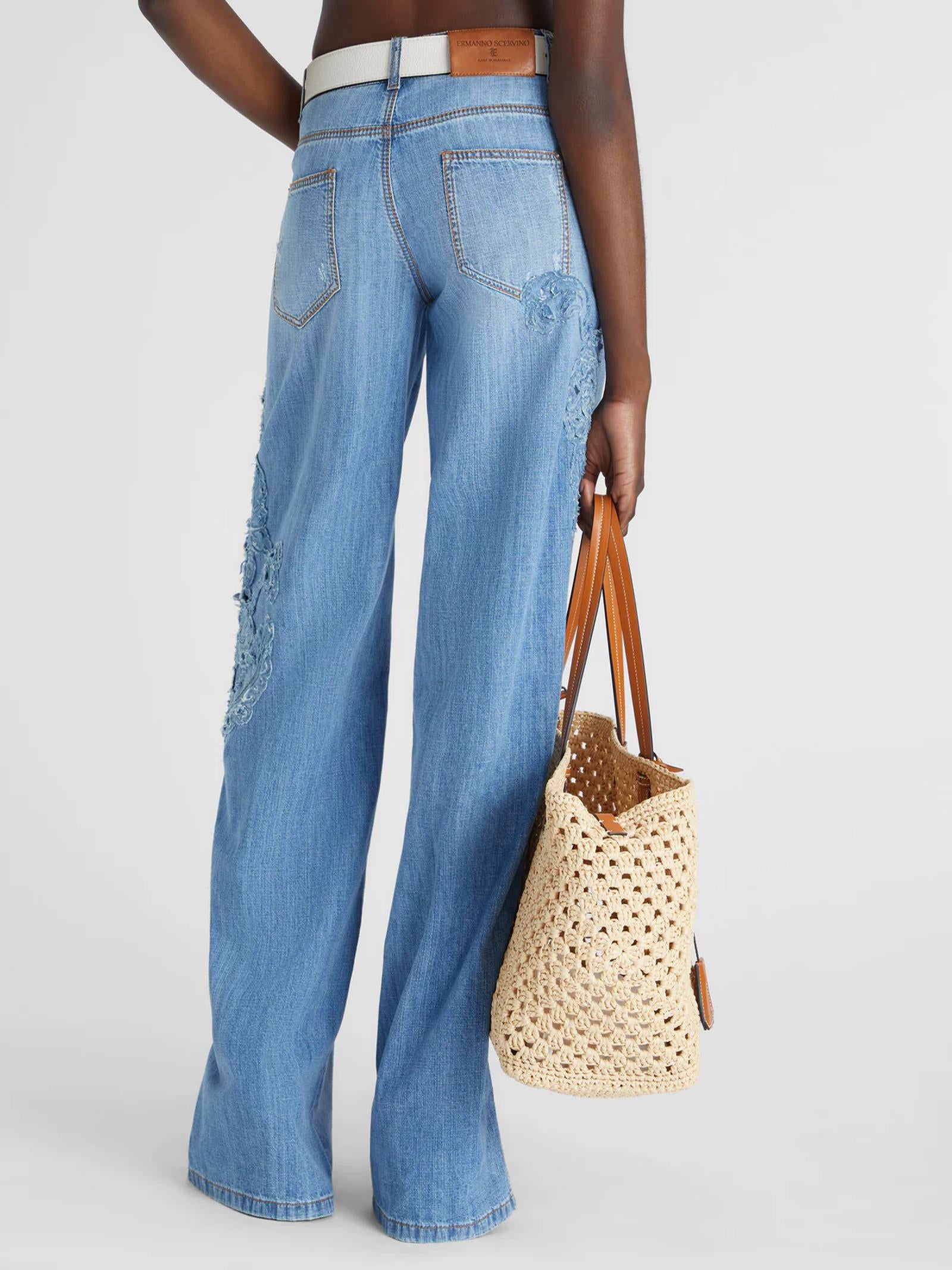 Jeans con applicazione a fiori D467P367APFRQ 94037 ERMANNO SCERVINO 